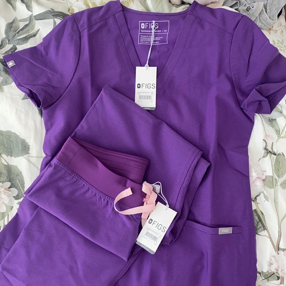 FIGS ultra violet scrubs set